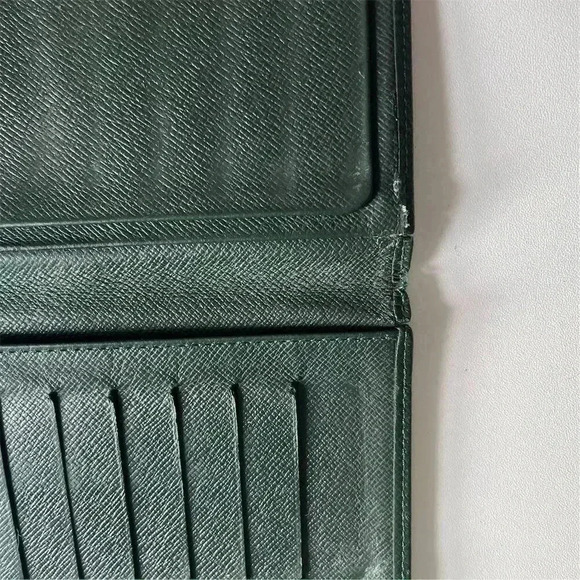 Louis Vuitton Vintage Taiga Leather Bifold Wallet Dark Green - Picture 8 of 13